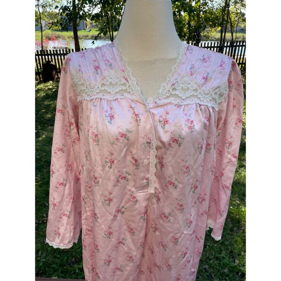 Soft Romantic Pink Floral Vintage Large Nightgown With Delicate Lace Trim Whispe - Picture 2 of 9